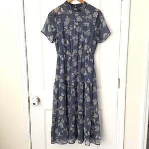 Rokoko dusty greyish blue dress with white floral print. Short sleeve.